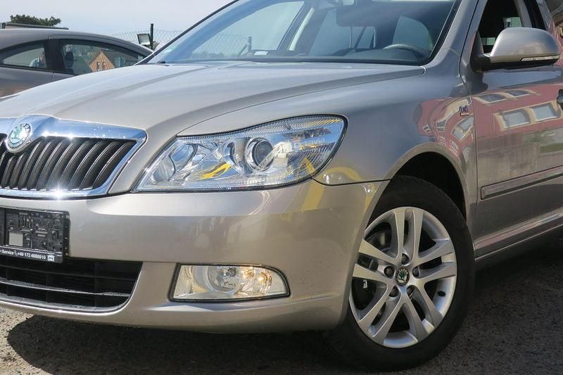 Gebraucht Skoda Octavia Ambition 105 PS (77 kW) 2012 Beige Kombi