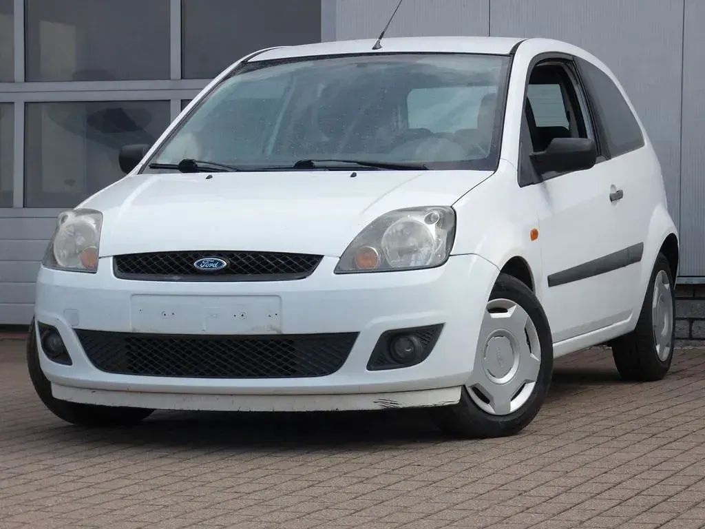 Gebraucht Ford Fiesta Ambiente 60 PS (44 kW) 2007 Weiß Kleinwagen