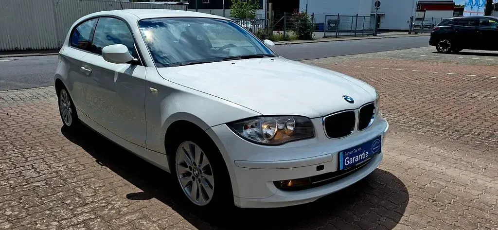 Gebraucht BMW 116 122 PS (89 kW) 2010 Weiß Kleinwagen