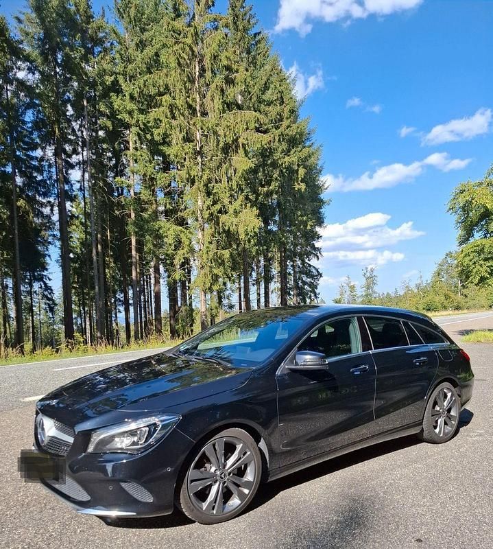 Schwarz Gebraucht 2018 Mercedes CLA220 Shooting Brake Kombi | 16.500 € (Guter Preis) - Bild 1/4