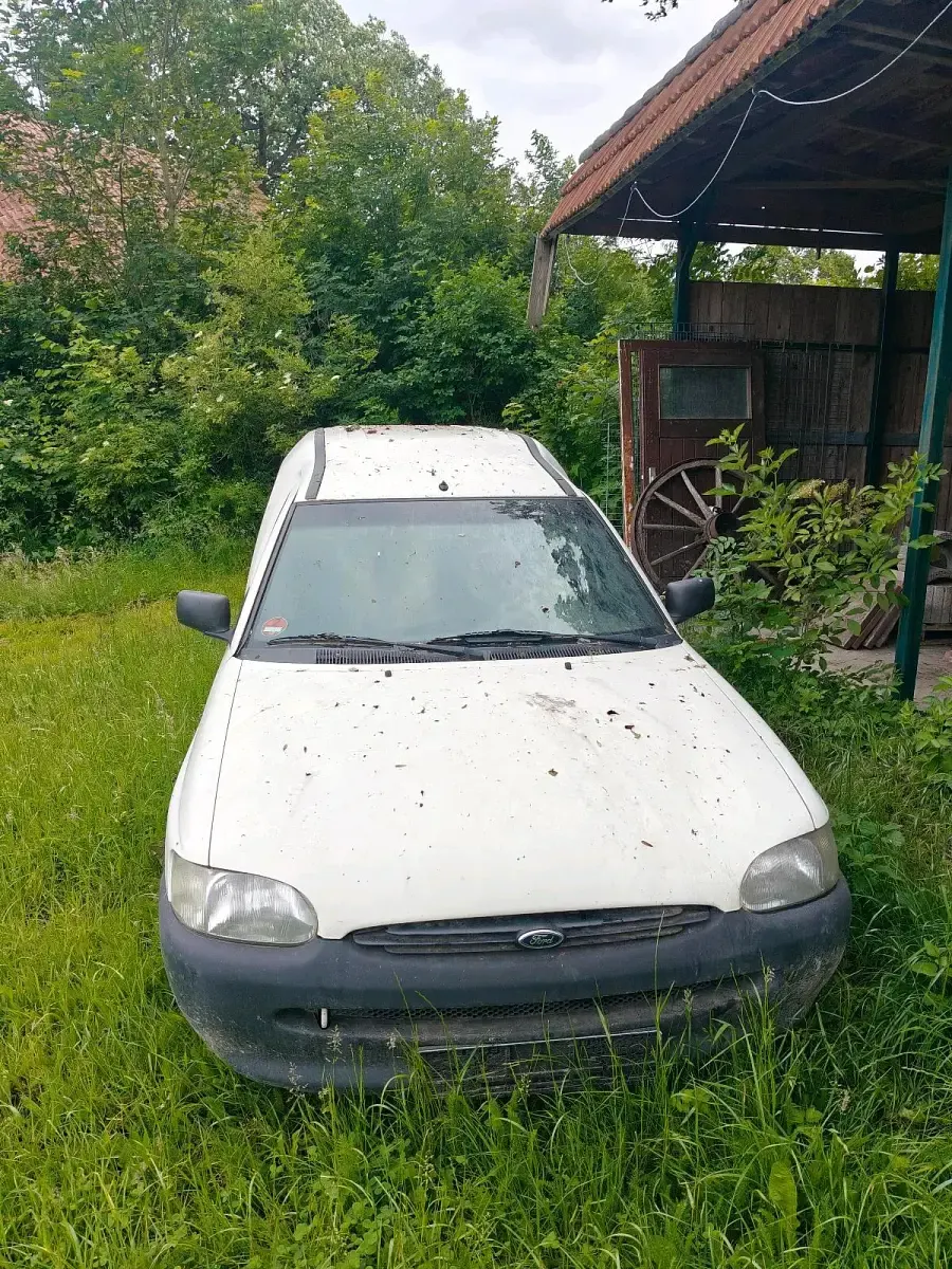 Gebraucht Ford Escort 60 PS (44 kW) 2001 Weiß Van