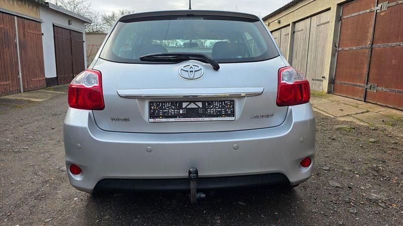 Gebraucht Toyota Auris 132 PS (97 kW) 2011 Silber Limousine
