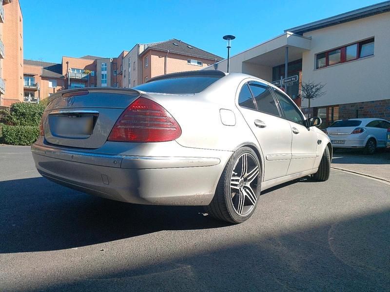 Gebraucht Mercedes E280 190 PS (139 kW) 2005 Grau Limousine