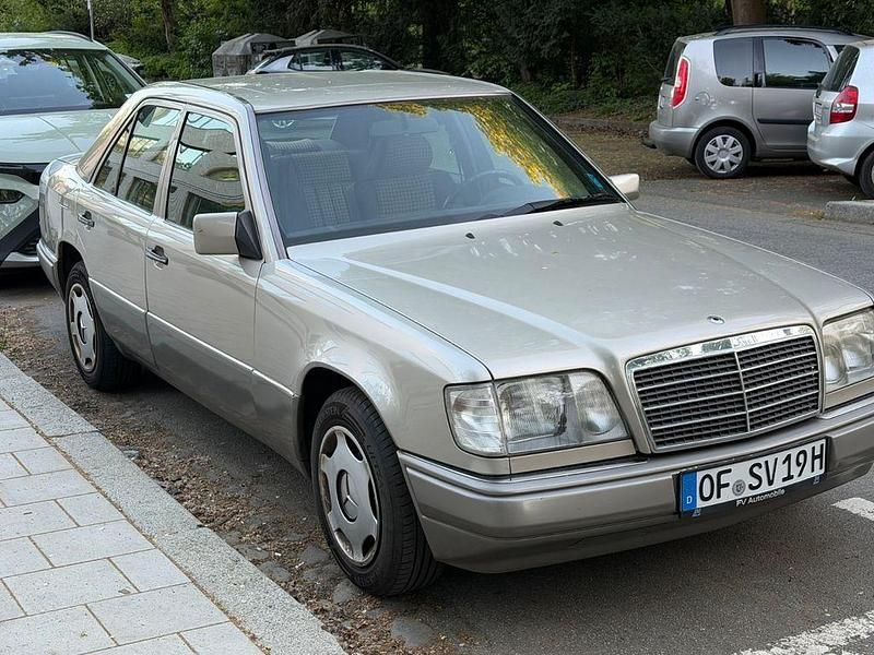 Gebraucht Mercedes E200 136 PS (100 kW) 1995 Beige Limousine