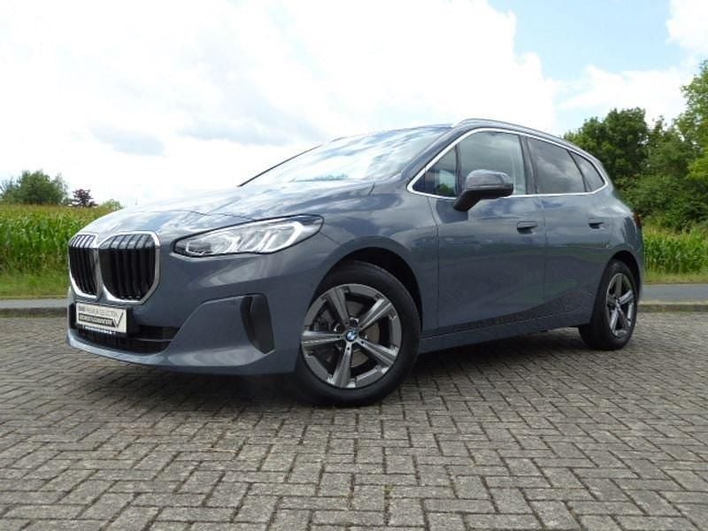 Grau Gebraucht 2022 BMW 218 Active Tourer Van / Kleinbus | 25.998 € (Fairer Preis) - Bild 1/4