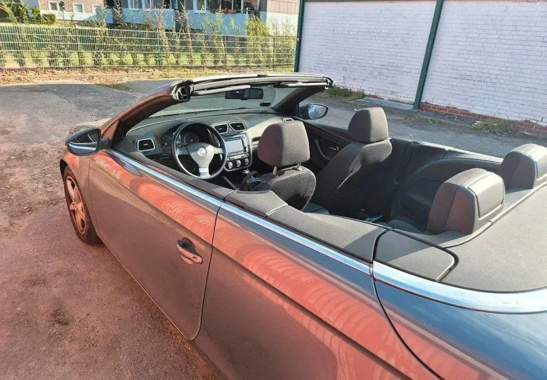 Usata VW Eos Individual 140 CV (102 kW) 2009 Grigio Cabrio