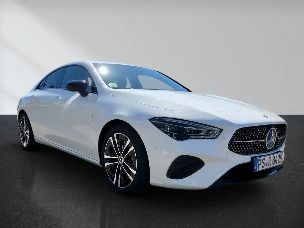 Gebraucht Mercedes CLA180 Night 136 PS (100 kW) 2025 Weiß Coupé