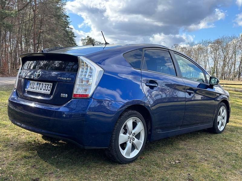Gebraucht Toyota Prius 99 PS (72 kW) 2010 Blau Kleinwagen