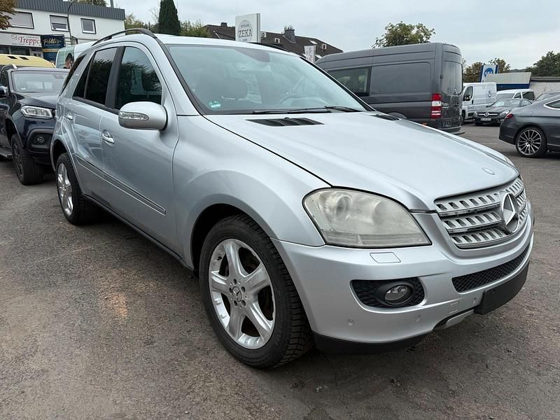 Silber Gebraucht 2007 Mercedes ML500 SUV | 7.400 € - Bild 1/4