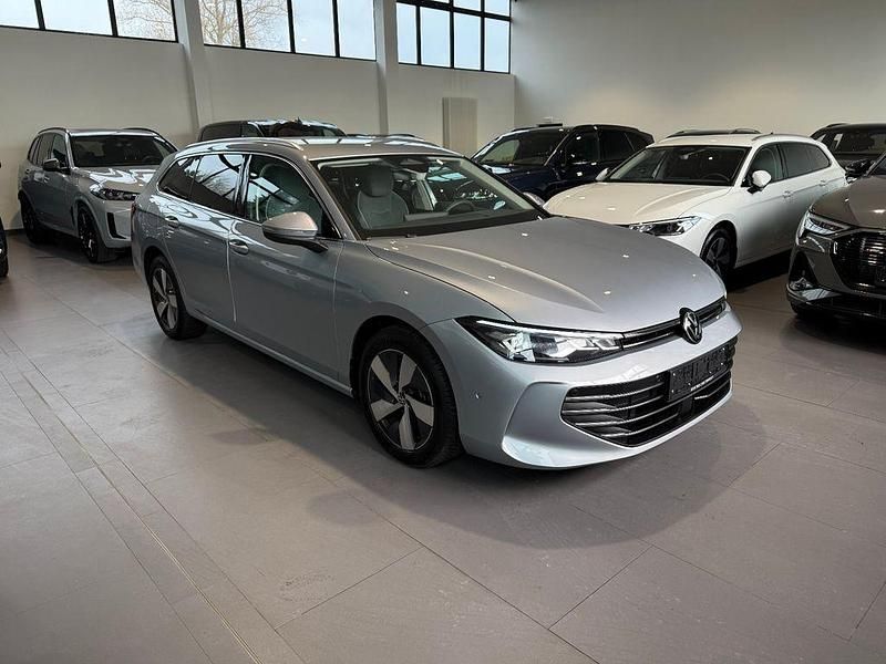 Gebraucht VW Passat Business 150 PS (110 kW) 2024 Silber Limousine