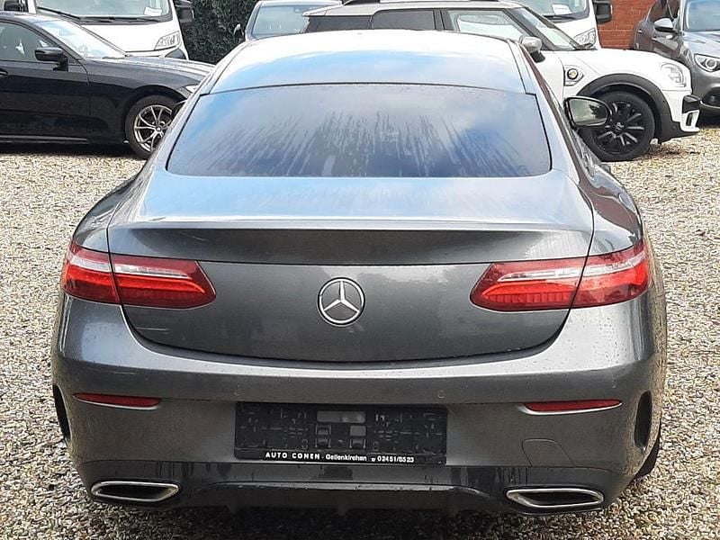 Grau Gebraucht 2018 Mercedes E220 AMG Coupé | 20.980 € (Fairer Preis) - Bild 1/4