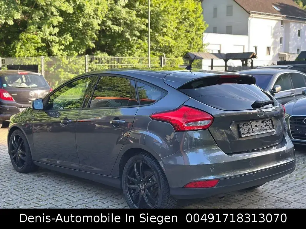 Begagnad Ford Focus Business Edition 101 HK (74 kW) 2015 Grå Sedan