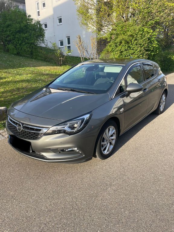 Grau Gebraucht 2018 Opel Astra Innovation Limousine | 13.700 € (Etwas zu teuer) - Bild 1/4