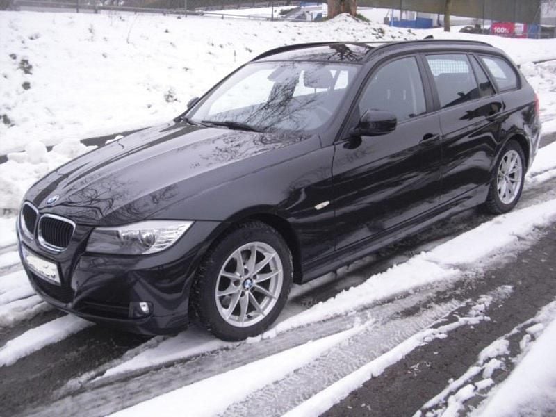 Schwarz Gebraucht 2012 BMW 320 Kombi | 3.299 € (Superpreis) - Bild 1/4