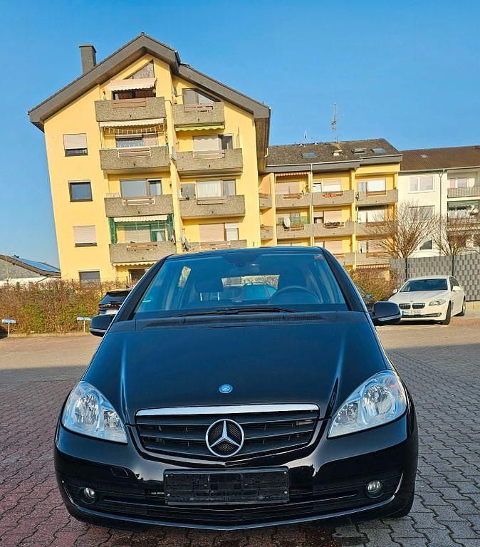 Gebraucht Mercedes A180 109 PS (80 kW) 2009 Schwarz Limousine
