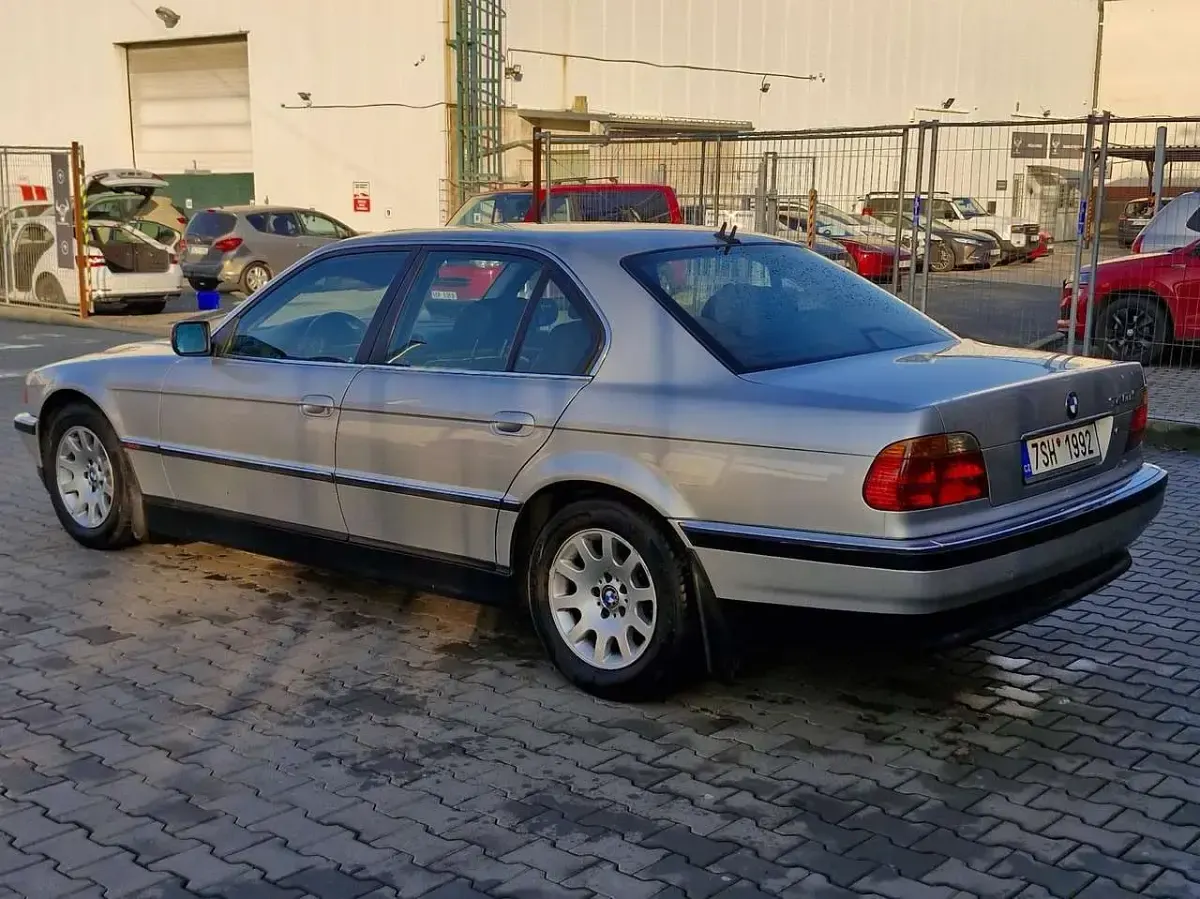 Second-hand BMW 740 245 CP (180 kW) 1999 Berlinǎ