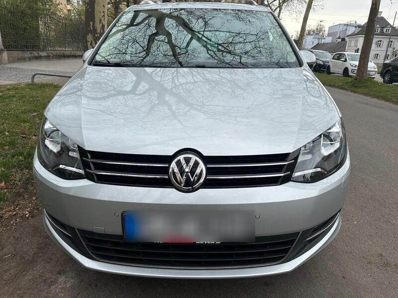 Silber Gebraucht 2017 VW Sharan Van / Kleinbus | 22.300 € (Guter Preis) - Bild 1/4