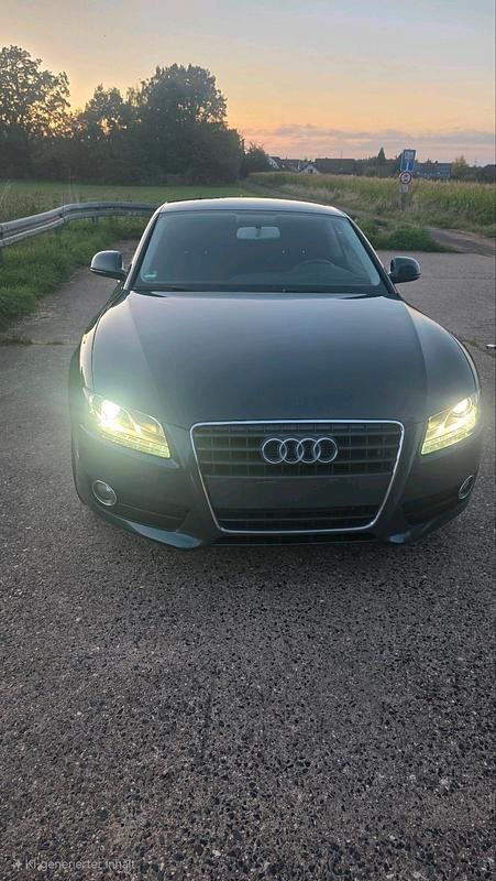 Grau Gebraucht 2009 Audi A5 Coupé | 8.600 € (Fairer Preis) - Bild 1/4