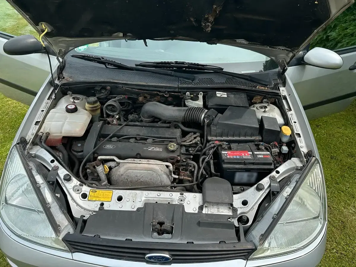 Gebraucht Ford Focus 120 PS (88 kW) 2000 Grau Kombi