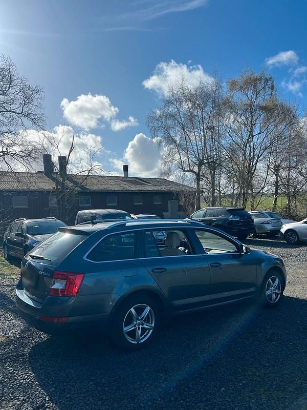 Gebraucht Skoda Octavia 180 PS (132 kW) 2014 Andere farben Kleinwagen