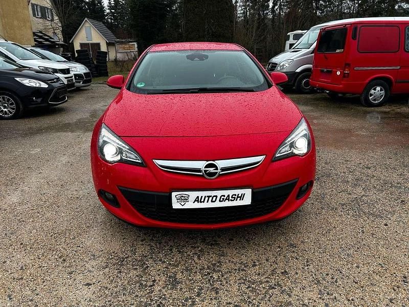 Rot Gebraucht 2011 Opel Astra GTC Innovation Coupé | 8.999 € (Fairer Preis) - Bild 1/4