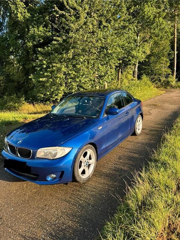 Blau Gebraucht 2011 BMW 120 Coupé Coupé | 8.400 € (Guter Preis) - Bild 1/4