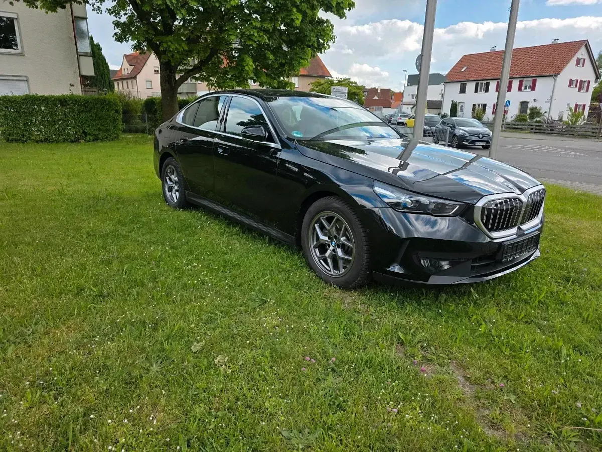 Second-hand BMW 520 190 CP (139 kW) 2024 Negru Berlinǎ