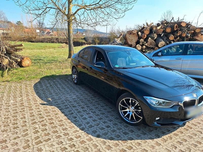 Gebraucht BMW 320 186 PS (136 kW) 2014 Schwarz Limousine