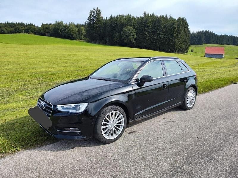 Schwarz Gebraucht 2015 Audi A3 Sportback Ambition Limousine | 13.600 € (Etwas zu teuer) - Bild 1/4