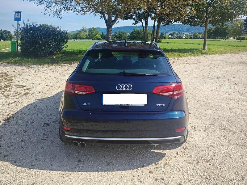 Gebraucht Audi A3 150 PS (110 kW) 2018 Blau Limousine