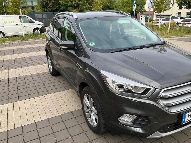 Gebraucht Ford Kuga 150 PS (110 kW) 2018 Grau SUV