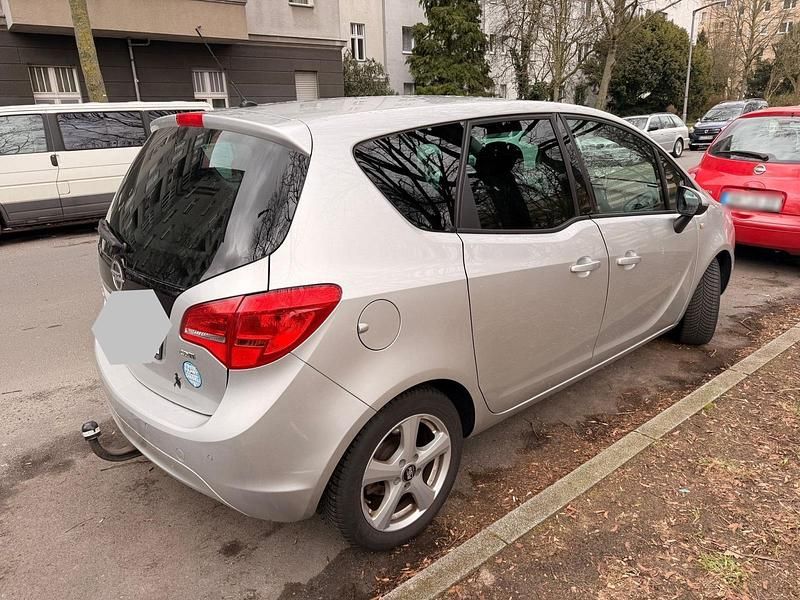 Gebraucht Opel Meriva 101 PS (74 kW) 2011 Silber Van / Kleinbus