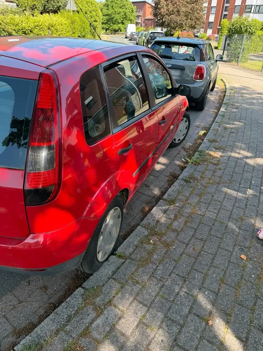 Gebraucht Ford Fiesta 59 PS (43 kW) 2002 Rot Kleinwagen