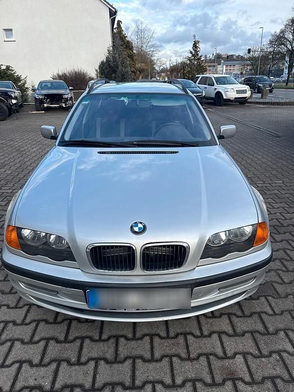 Gebraucht BMW 320 136 PS (100 kW) 2000 Silber Kombi