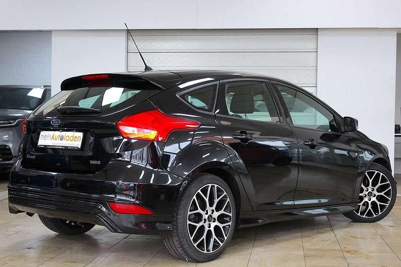 Gebraucht Ford Focus ST-Line 125 PS (91 kW) 2017 Schwarz Limousine
