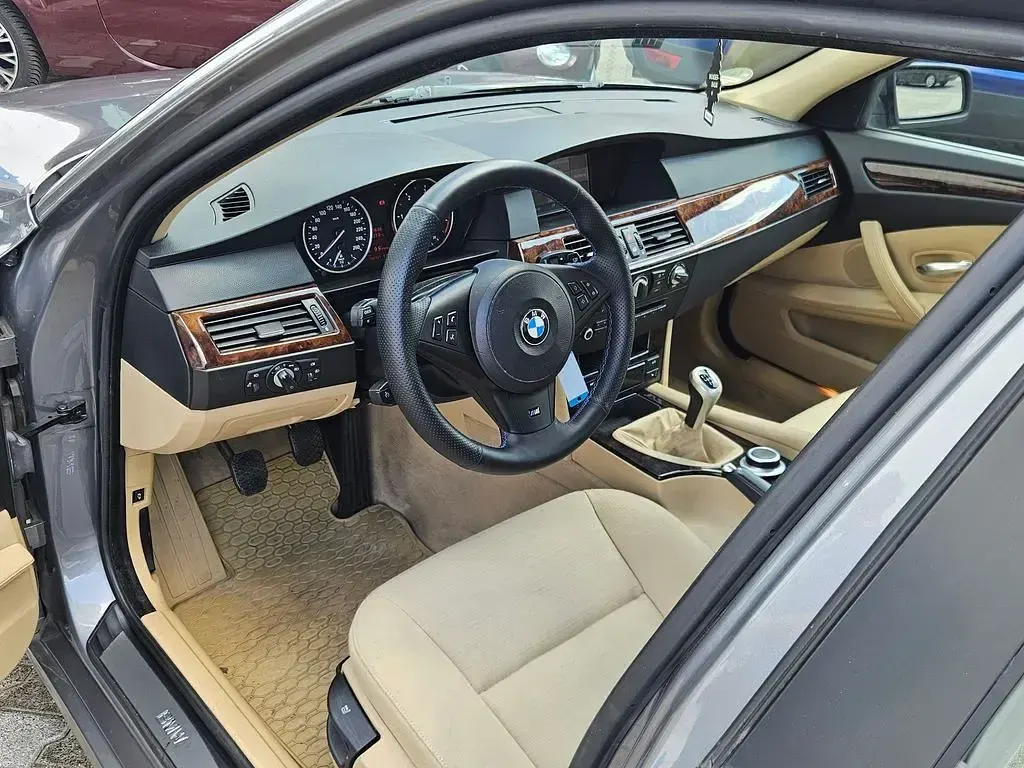 Gebraucht BMW 525 M Sport 197 PS (144 kW) 2007 Spacegrau Limousine