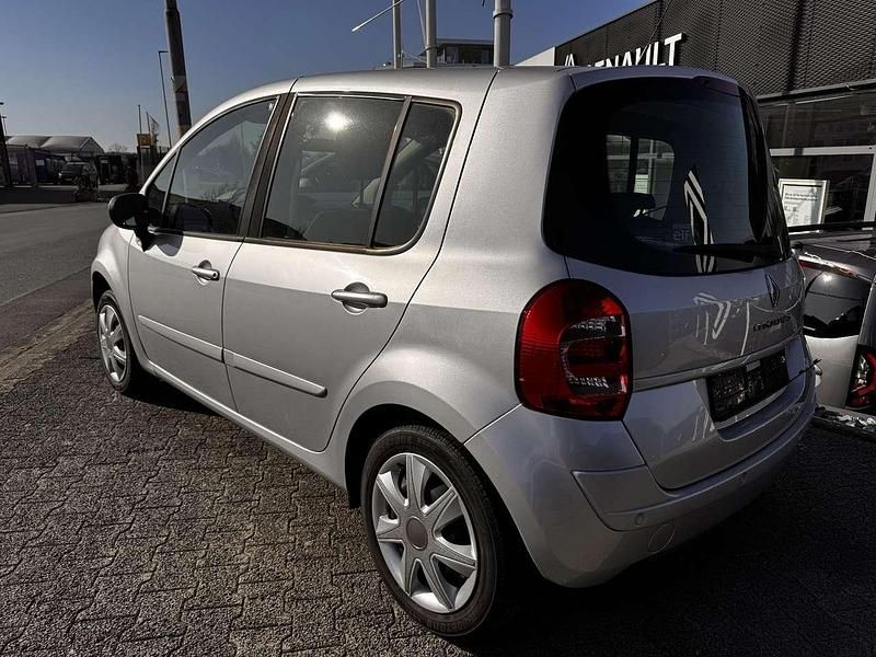 Gebraucht Renault Modus Dynamique 79 PS (58 kW) 2011 Platin grau metallic Van / Kleinbus