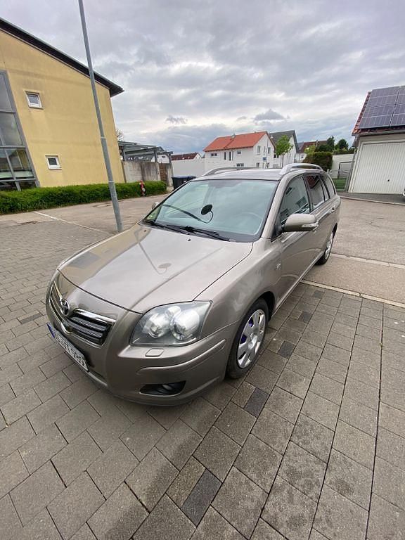 Braun Gebraucht 2007 Toyota Avensis Sol Kombi | 2.400 € (Fairer Preis) - Bild 1/4