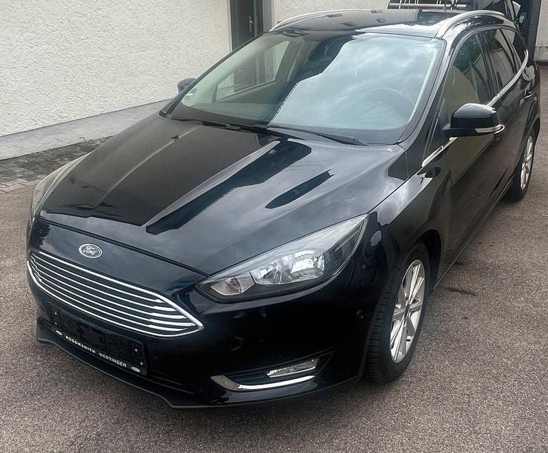 Schwarz Gebraucht 2015 Ford Focus Titanium Limousine | 4.995 € (Superpreis) - Bild 1/4