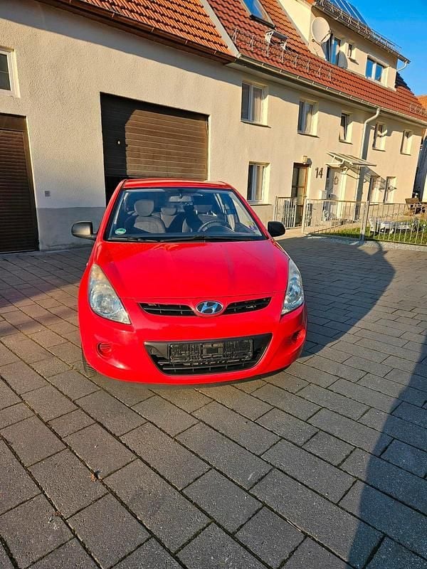 Rot Gebraucht 2009 Hyundai i20 Kleinwagen | 2.500 € (Fairer Preis) - Bild 1/4
