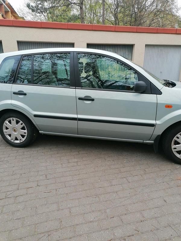 Second-hand Ford Fusion 80 CP (58 kW) 2003 Andere farben Hatchback