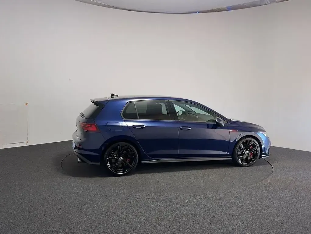 Gebraucht VW Golf VIII GTI 245 PS (180 kW) 2024 Blau Limousine