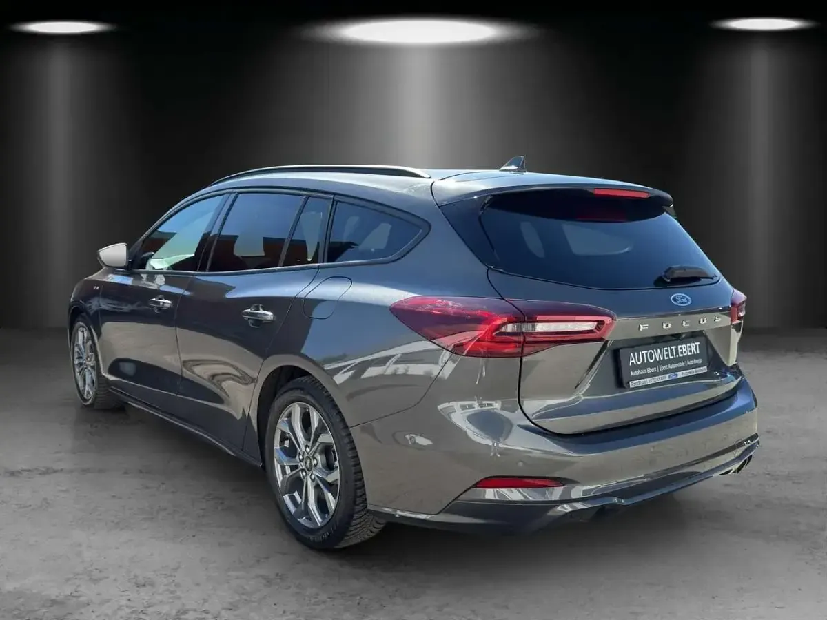 Gebraucht Ford Focus ST-Line X 155 PS (114 kW) 2024 Grau Limousine