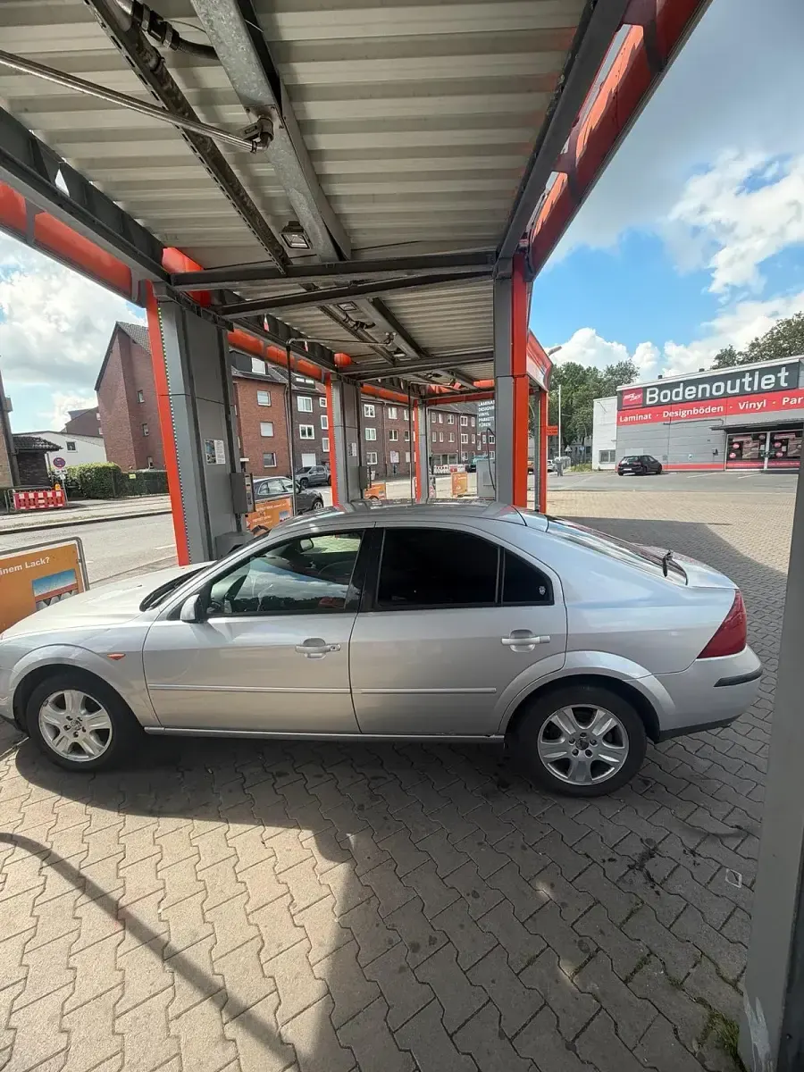 Gebraucht Ford Mondeo 145 PS (106 kW) 2002 Silber Limousine
