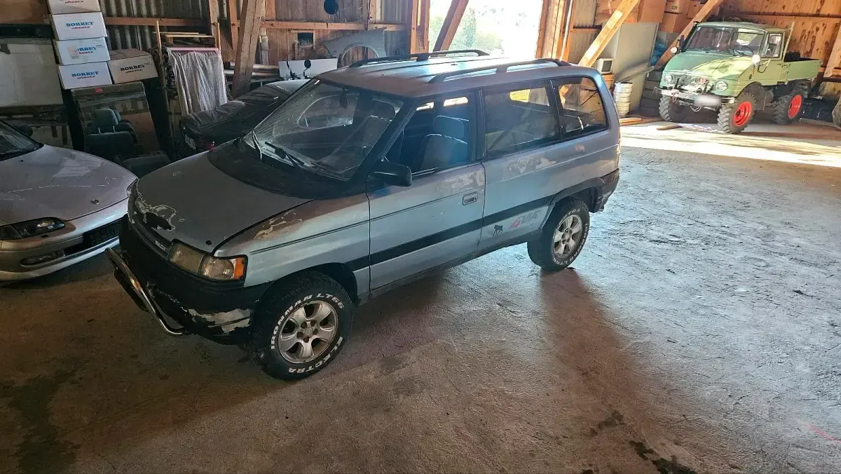 Gebraucht Mazda MPV 162 PS (119 kW) 1992 Blau Van / Kleinbus