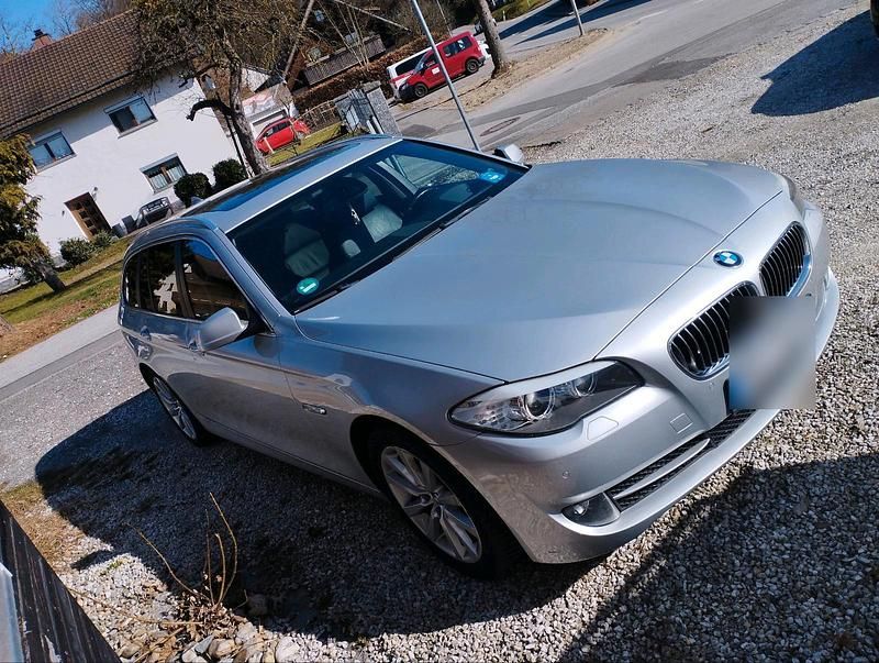 Gebraucht BMW 525 Luxury Line 218 PS (160 kW) 2012 Silber Kombi