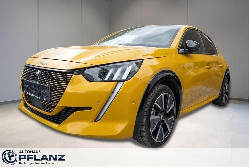 Gelb Gebraucht 2021 Peugeot e-208 GT Kleinwagen | 17.885 € (Fairer Preis) - Bild 1/4