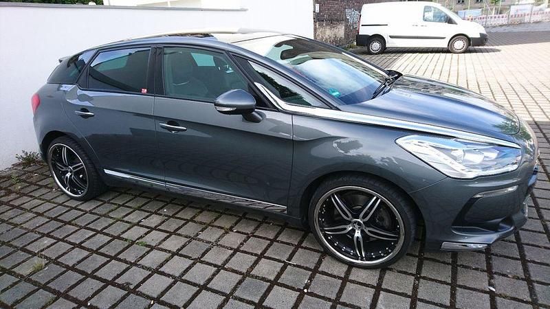 Grau Gebraucht 2013 Citroën DS5 So Chic Kleinwagen | 15.400 € - Bild 1/1