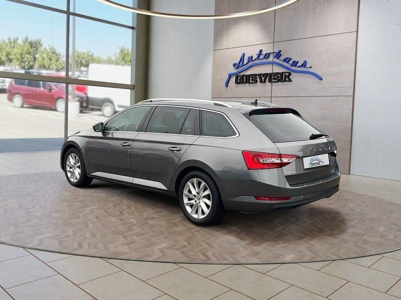 Gebraucht Skoda Superb 150 PS (110 kW) 2024 Graphite grau (metallic) Kombi