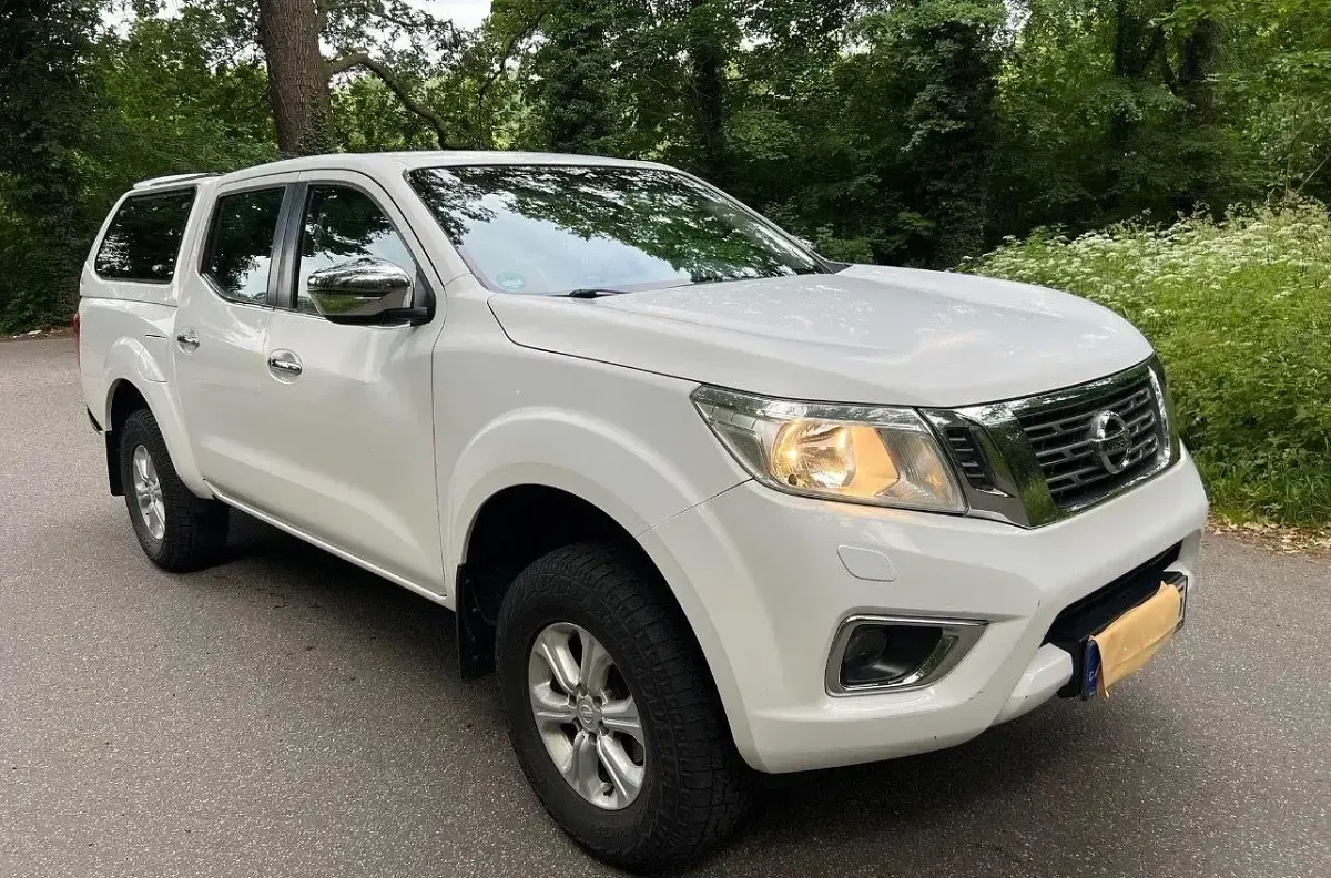 Gebraucht Nissan Navara Acenta 163 PS (119 kW) 2016 Weiß Pickup